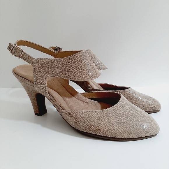 AEROSOLES Paper Trail Comfort Heel Rest Leather Slingback Cream Sz 9 - Picture 2 of 11